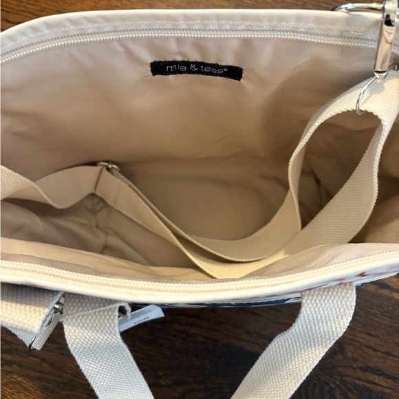 NWT Elegant Blue and Cream Floral Tote Bag - Picture 4 of 4